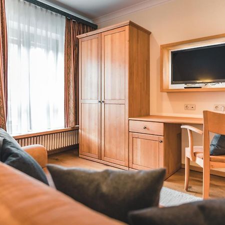 Das Salvator Iris Porsche Landhotel Friesach  Buitenkant foto