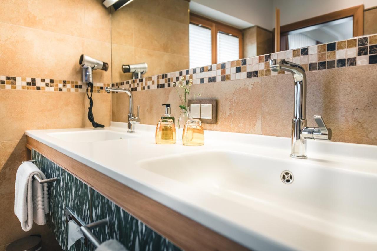 Das Salvator Iris Porsche Landhotel Friesach  Buitenkant foto