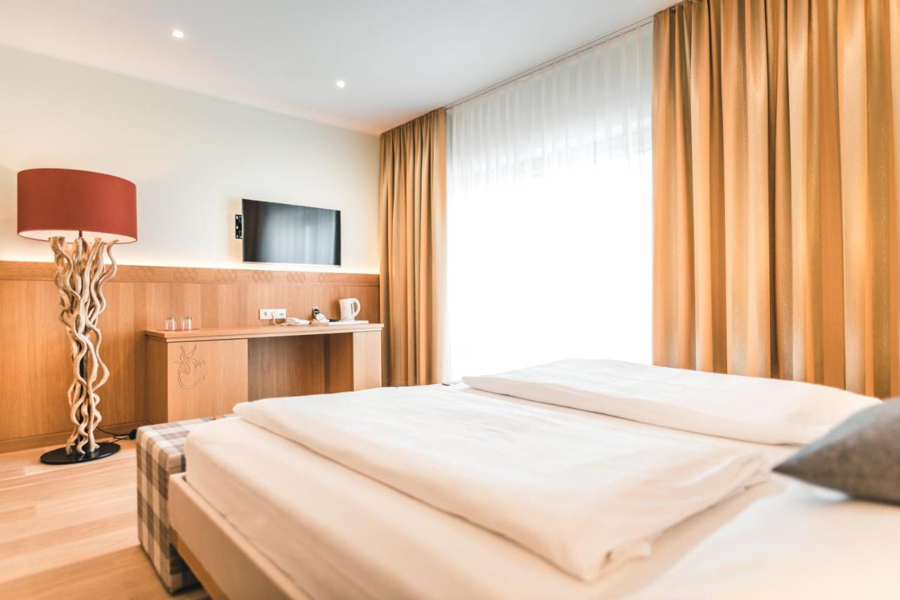 Das Salvator Iris Porsche Landhotel Friesach  Buitenkant foto