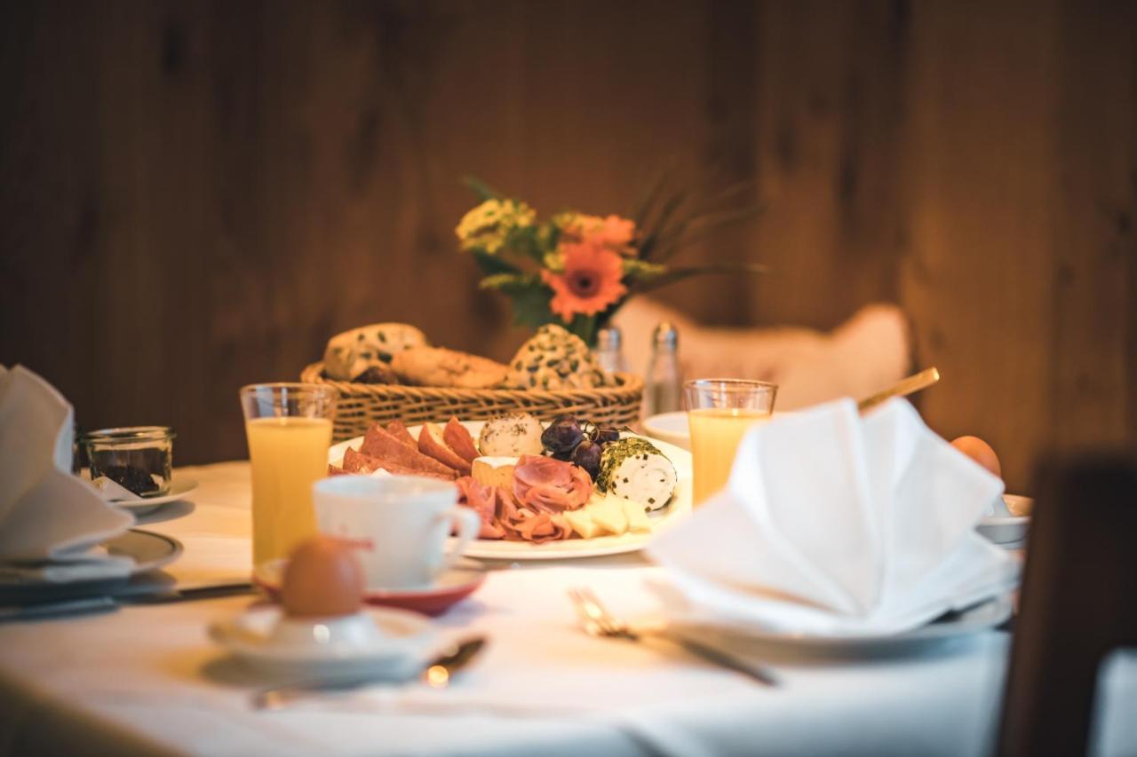 Das Salvator Iris Porsche Landhotel Friesach  Buitenkant foto