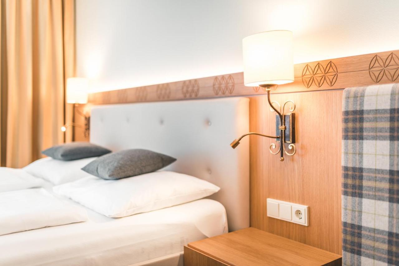 Das Salvator Iris Porsche Landhotel Friesach  Buitenkant foto