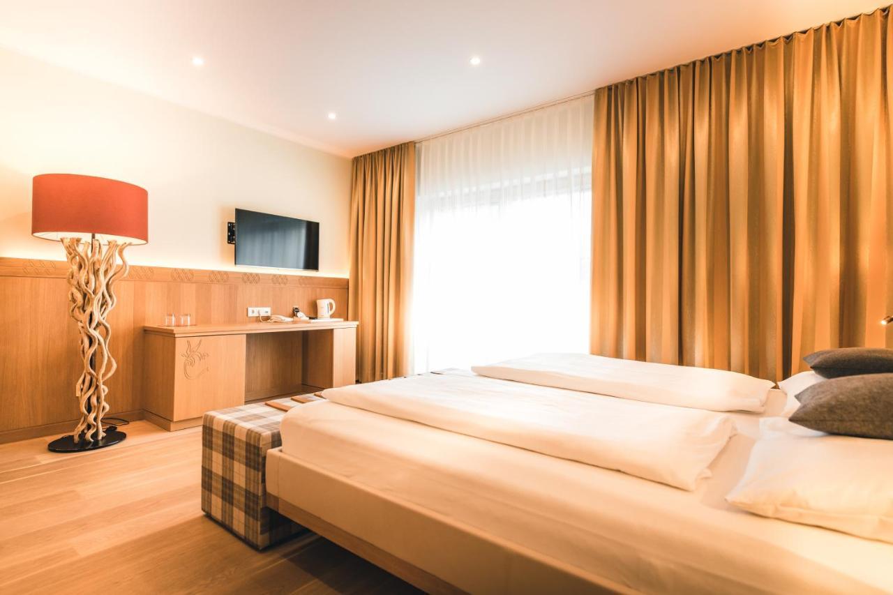 Das Salvator Iris Porsche Landhotel Friesach  Buitenkant foto